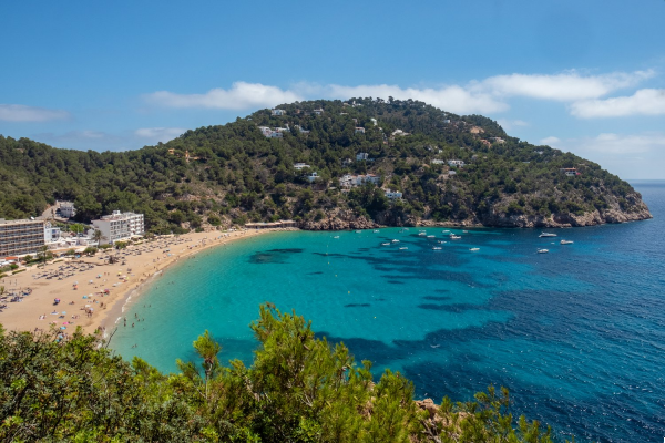 La Cala de Sant Vicent: Un Refugio Natural