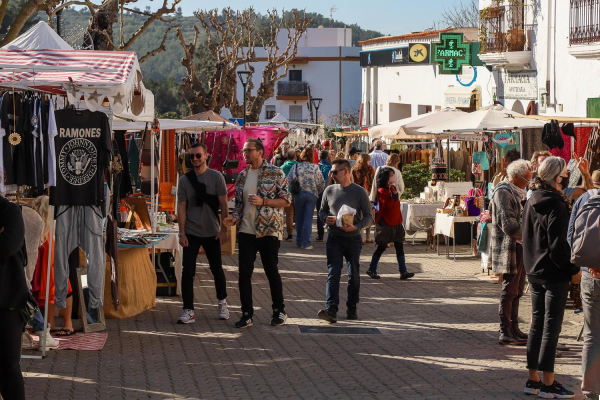 El Mercado de Sant Joan: Productos Locales y Cultura