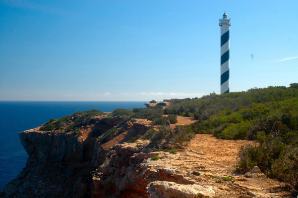 El Faro de Portinatx: Explorando el Norte de la Isla